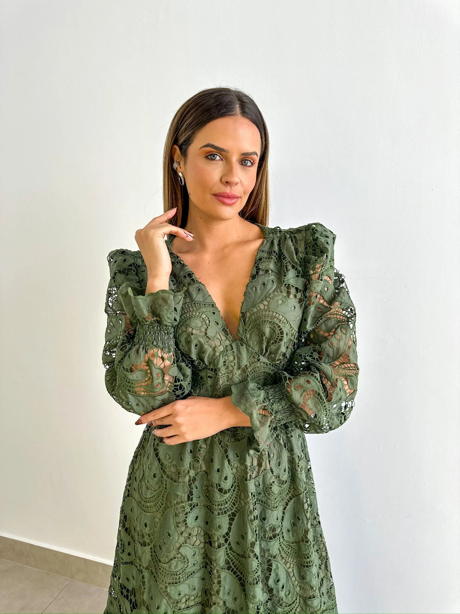 Vestido Glória Longo de Renda Manga Bufante Verde Militar