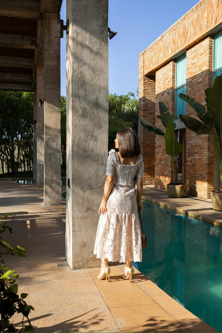 Vestido Midi Graça de Renda Nude com Branco