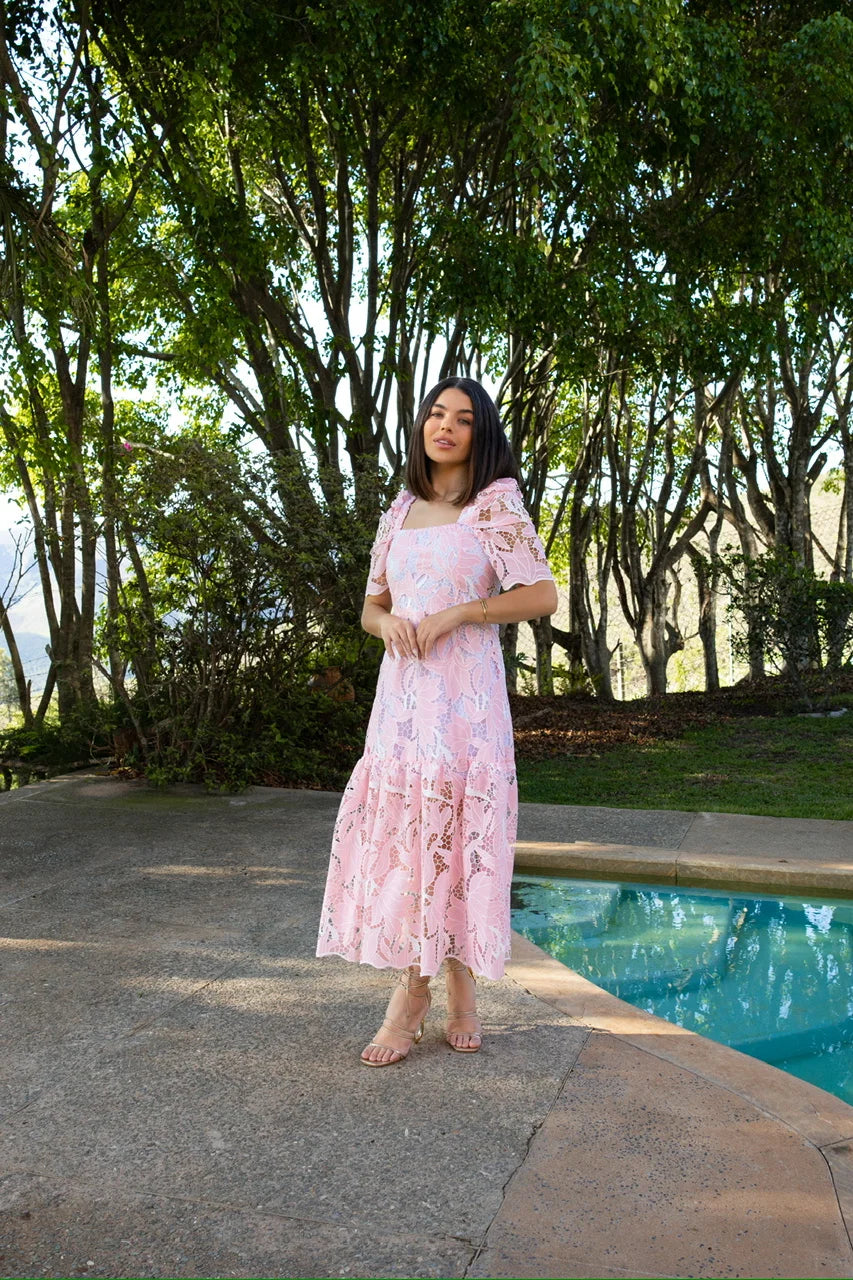 Vestido Midi Graça de Renda Rosa com Branco