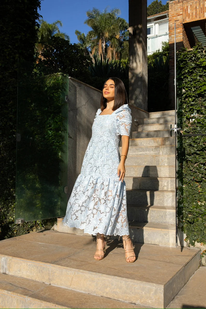 Vestido Midi Graça de Renda Azul com Branco