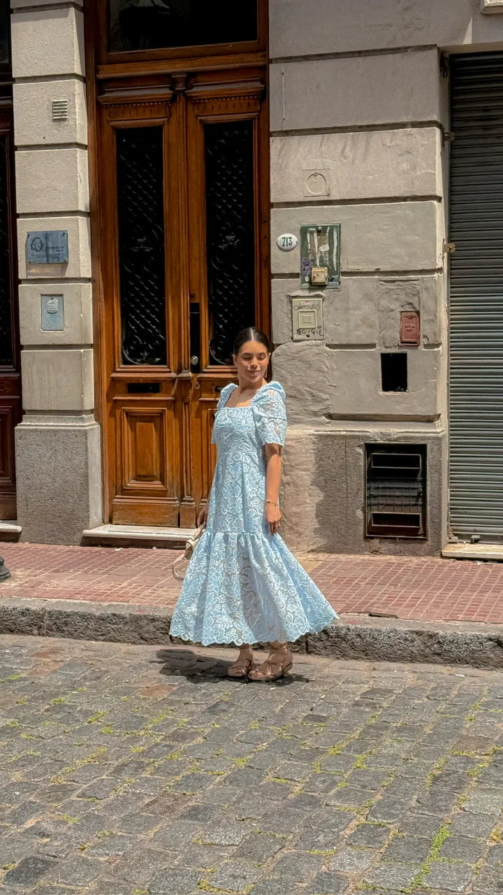 Vestido Midi Graça de Renda Azul com Branco